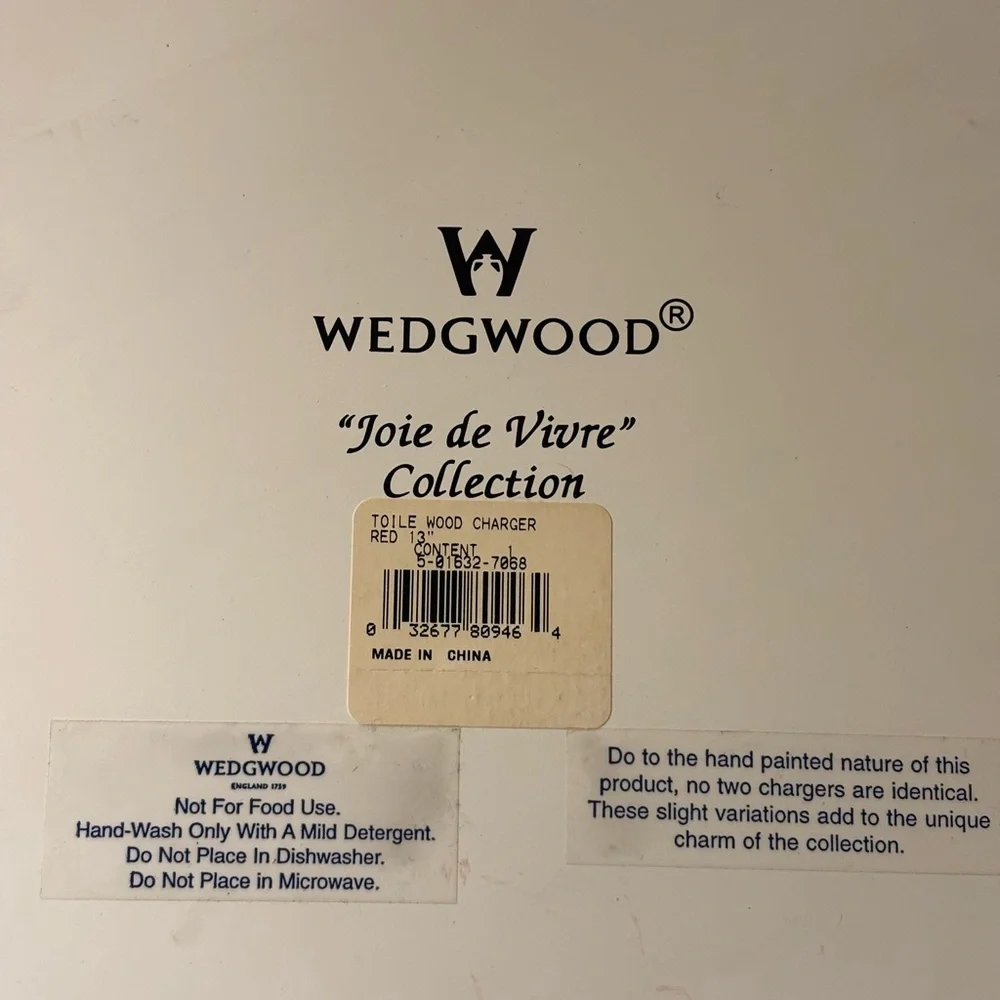 Wedgwood Toile Elegant Red and White Decorative Plate “Joie de vivre” Collection